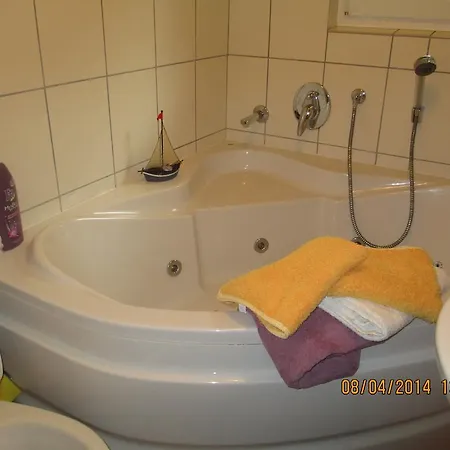 Apartamento Zum Gebimmel Waldesch Exterior foto